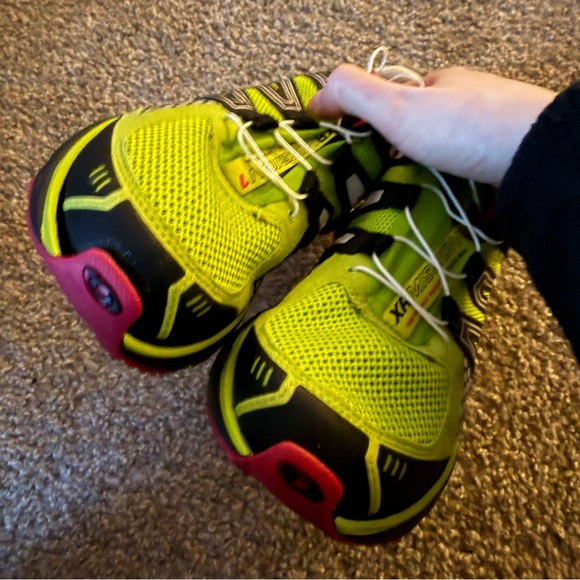 Salomon Neon Green Trail Shoes with Pink Accents - Picture 6 of 6